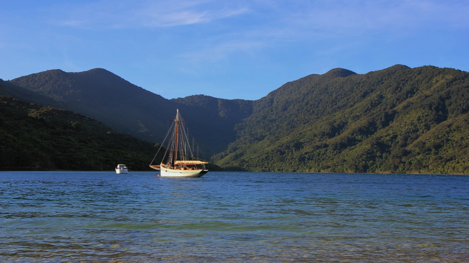 Sailing boat in Endeavour Inlet