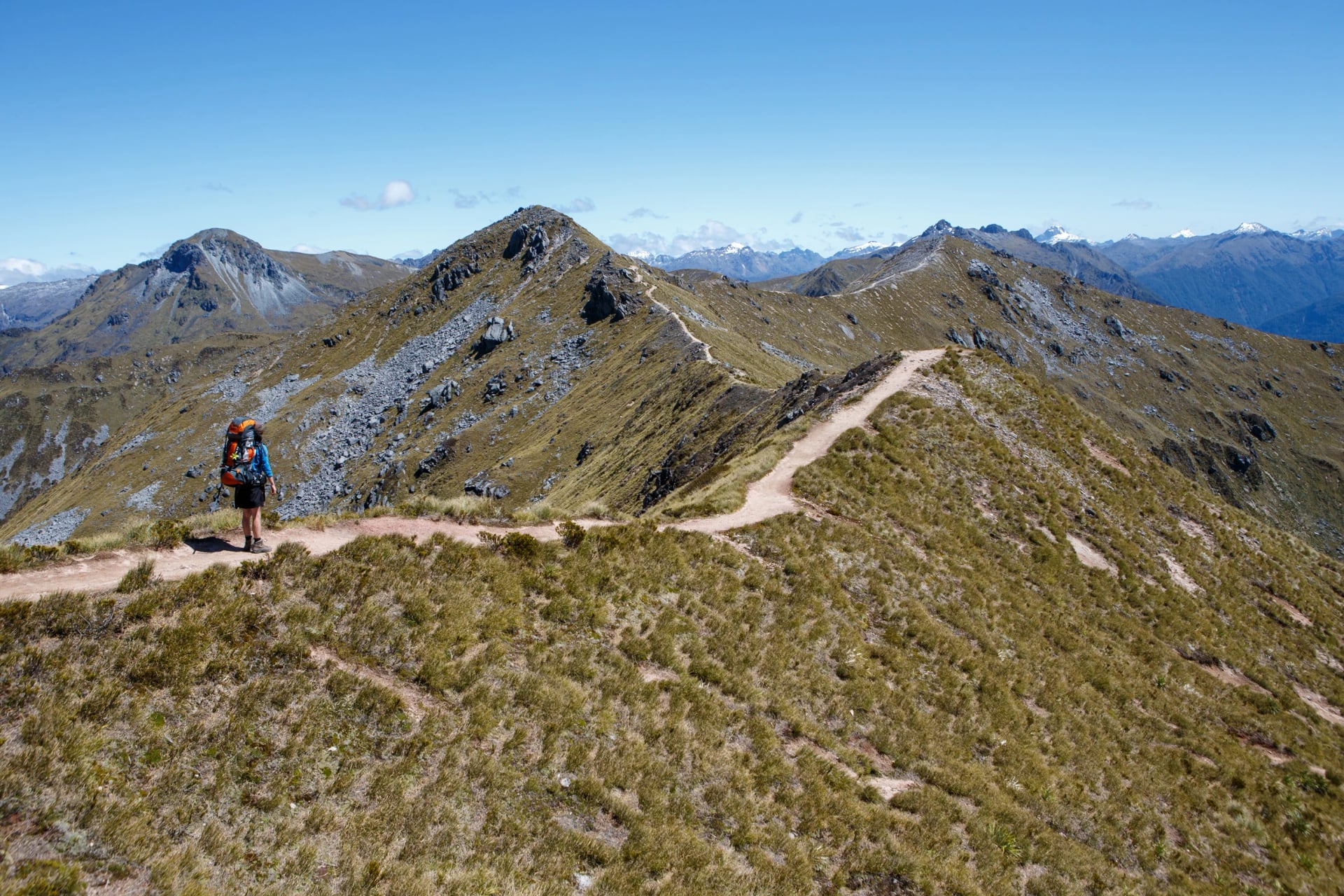 Between Luxmore Hut and Iris Burn the Kepler stays on the tops, with no reliable water until the far end
