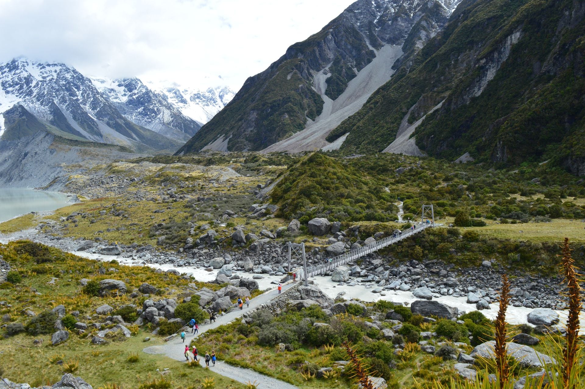 Queue at the first Hooker Valley bridge, twenty at a time